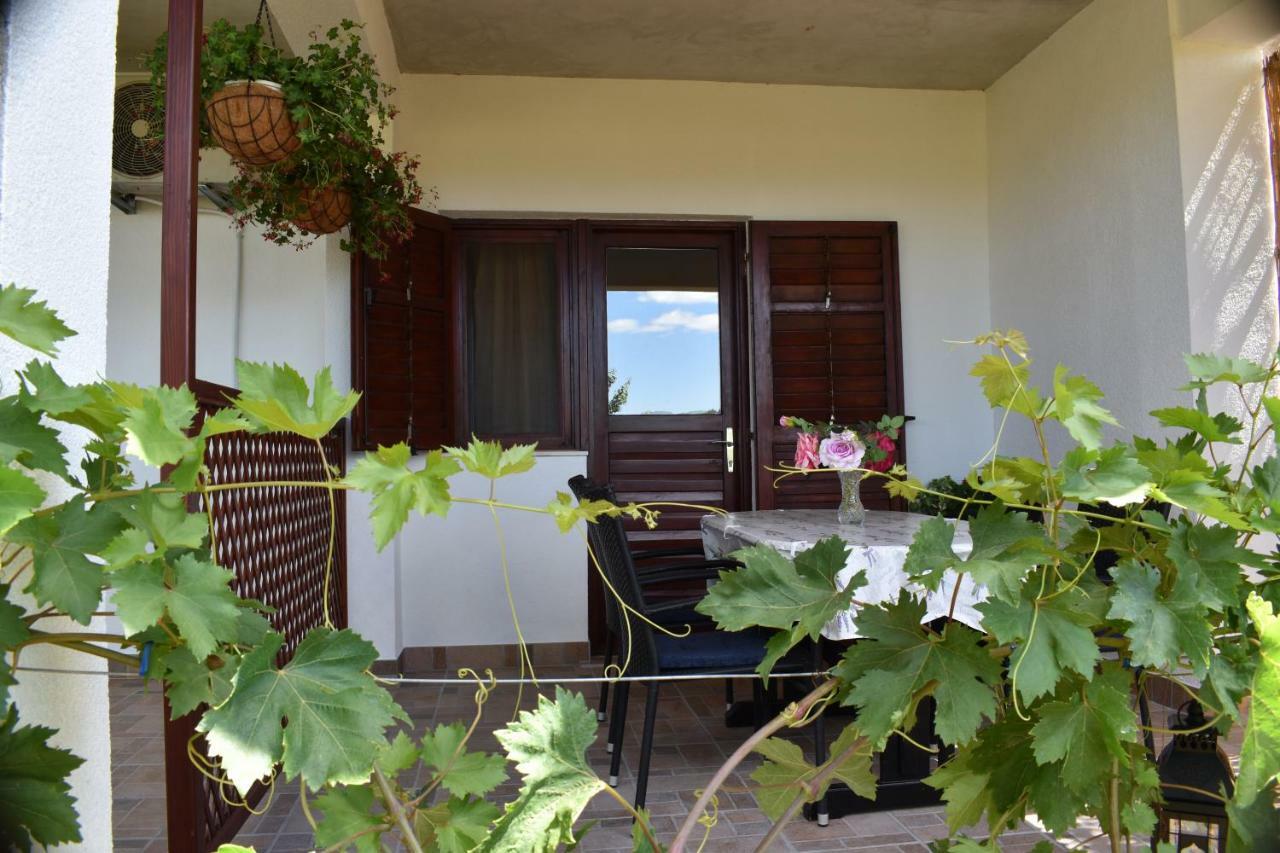 Apartment Nakic Vrpolje Exteriér fotografie